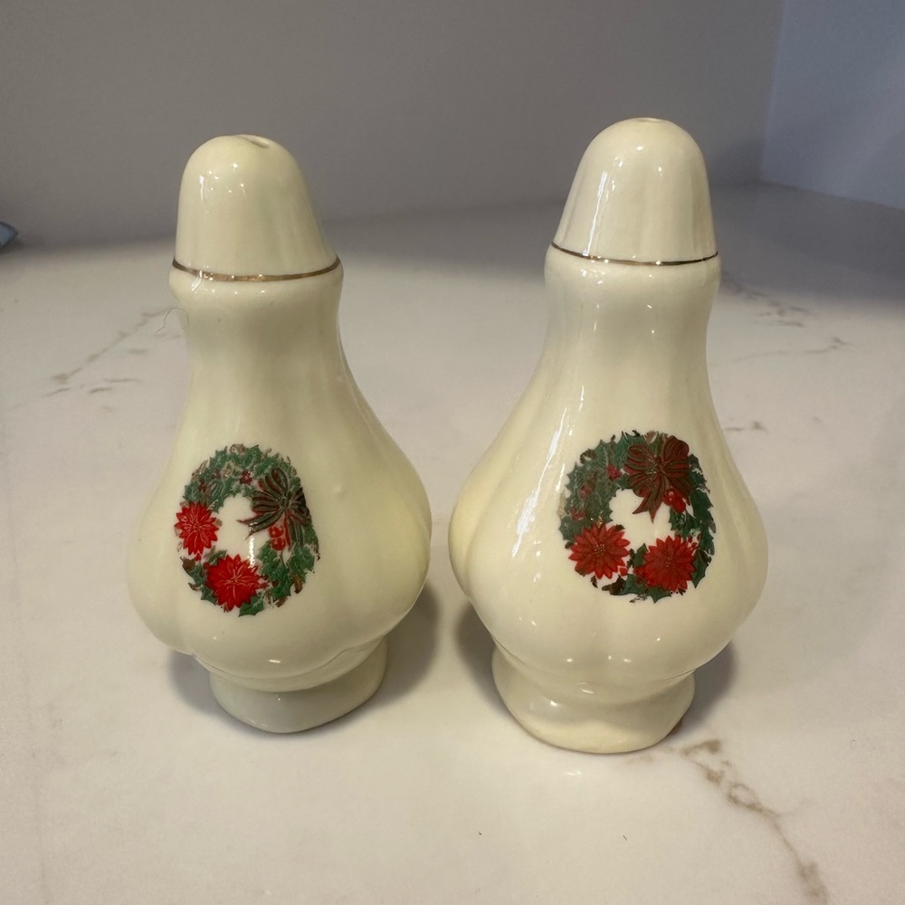 Vintage ceramic Christmas wreath salt and pepper shakers